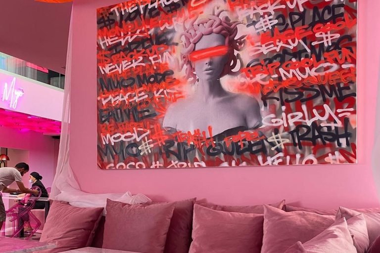 MYO Tanger : quand le rose devient une identité artistique
