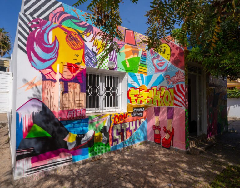 Alain Afflelou : une villa abandonnée transformée en pop-up artistique immersif