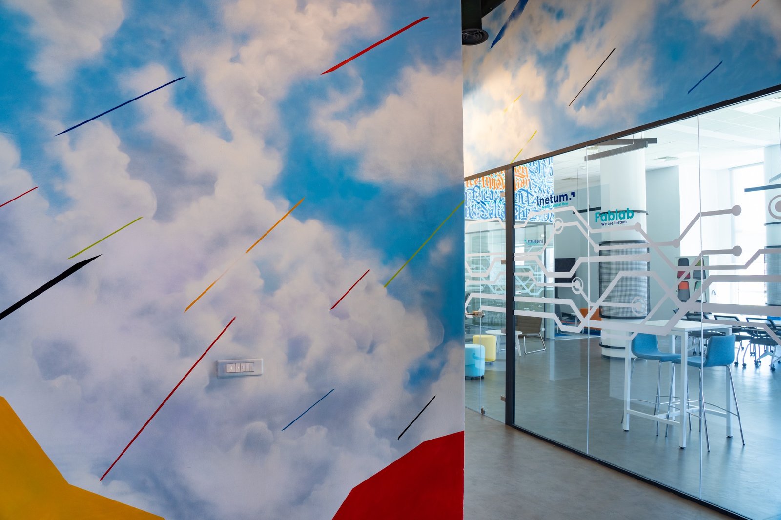 (Après) Décoration murale Placebo des bureaux d'Inetum