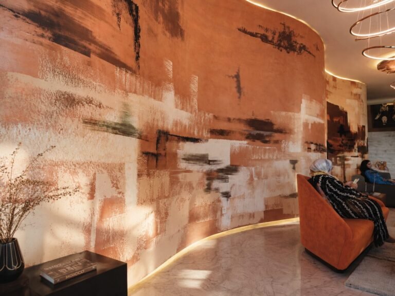 L’art urbain sublime l’hôtel iconique Marina Bay à Tanger